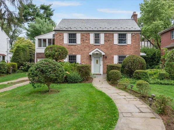 9 Old Ox Rd, Manhasset, NY 11030