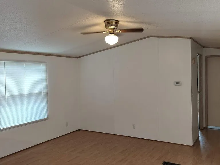305 Woods Ln — Photo 9