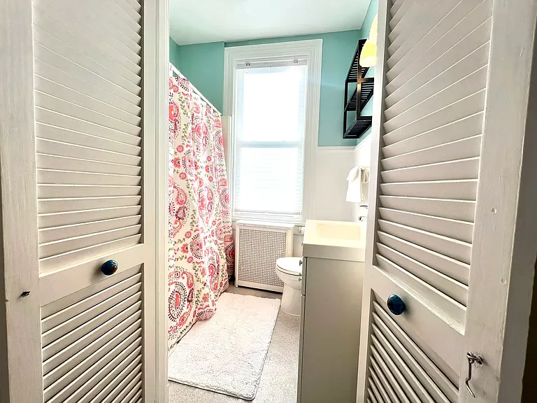 1st Level Full Bath