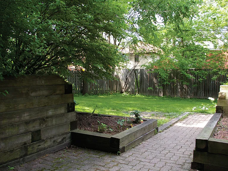 2530 Kendall Ave — Photo 7
