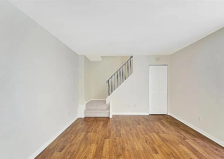 2 bed, 1025 sqft, $2,000 — Photo 3