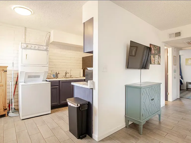 7031 N 80th Ave #4 — Photo 7