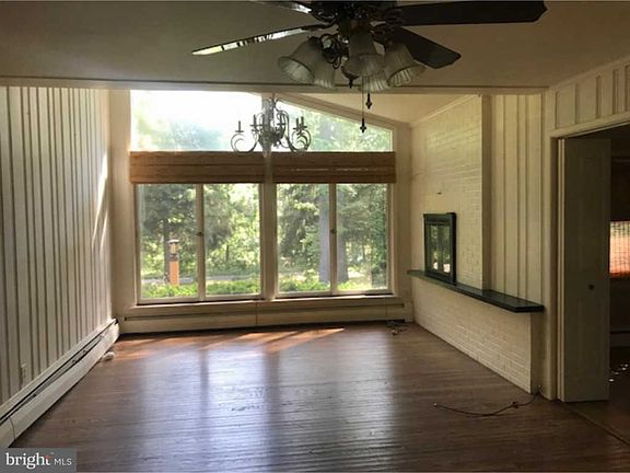 4th image of 47 Mary Elmer Dr