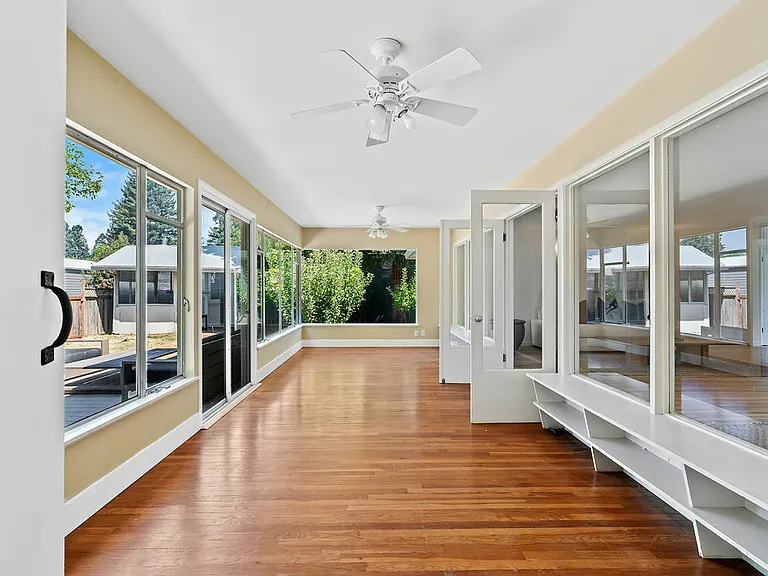 13805 Village Ave — Photo 29