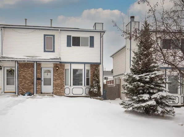 11 N Ellenwood Dr, Red Deer, AB T4R 2E3