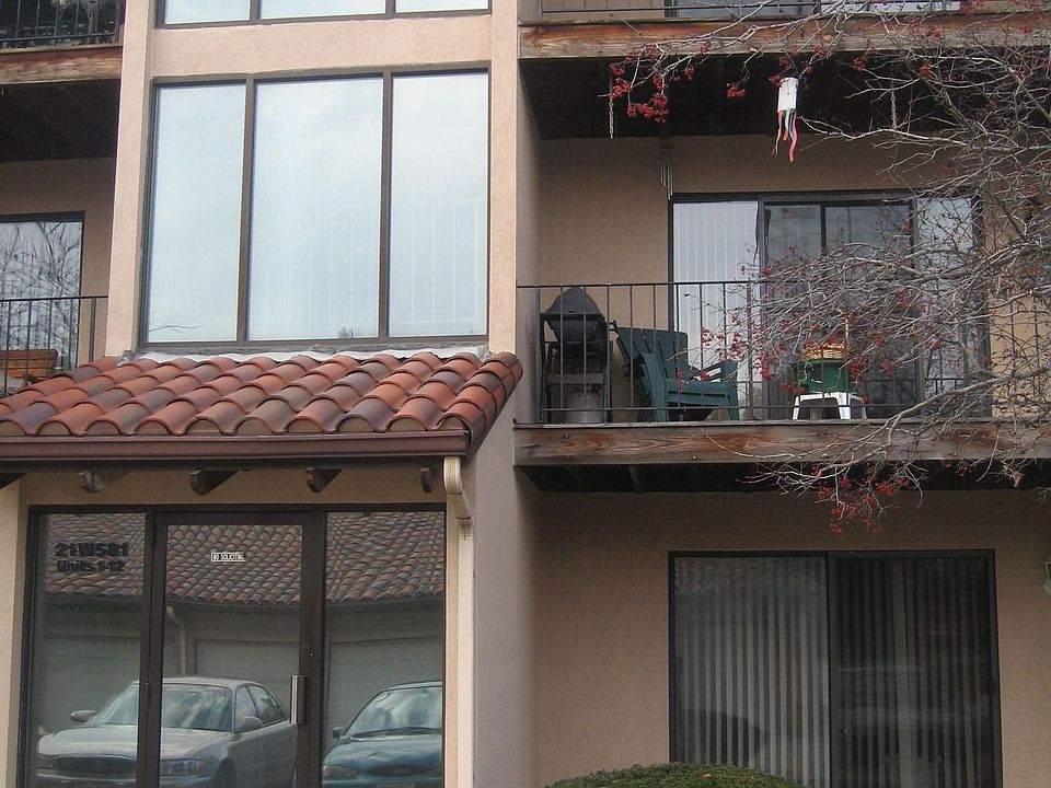 Spacious 3rd Floor condo