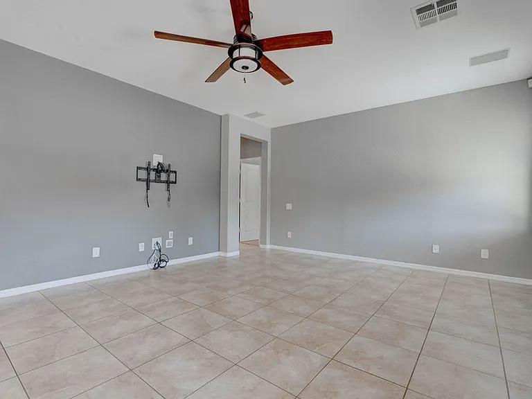 2589 Chateau Clermont St — Photo 36