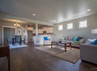 2538 NW Hemlock Ave, Redmond, OR 97756