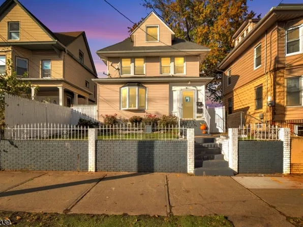 111 Murray St, Elizabeth City, NJ 07202