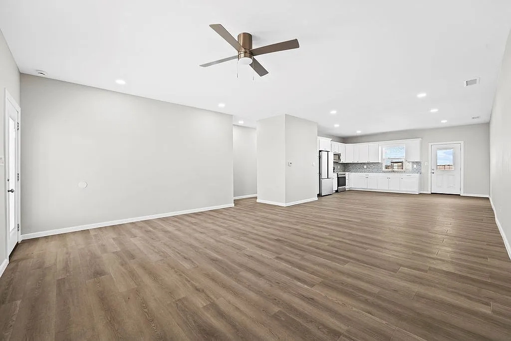 2 bed, 2.0 bath, 1600 sqft, $1,800 — Photo 3