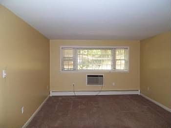 3rd image of 6 Laraway Ct APT 1A