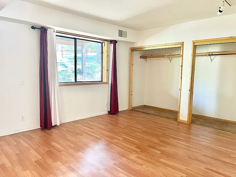 14700 Voltaire Dr — Photo 16