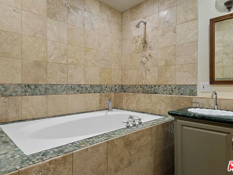 20912 Fontaine Rd — Photo 36