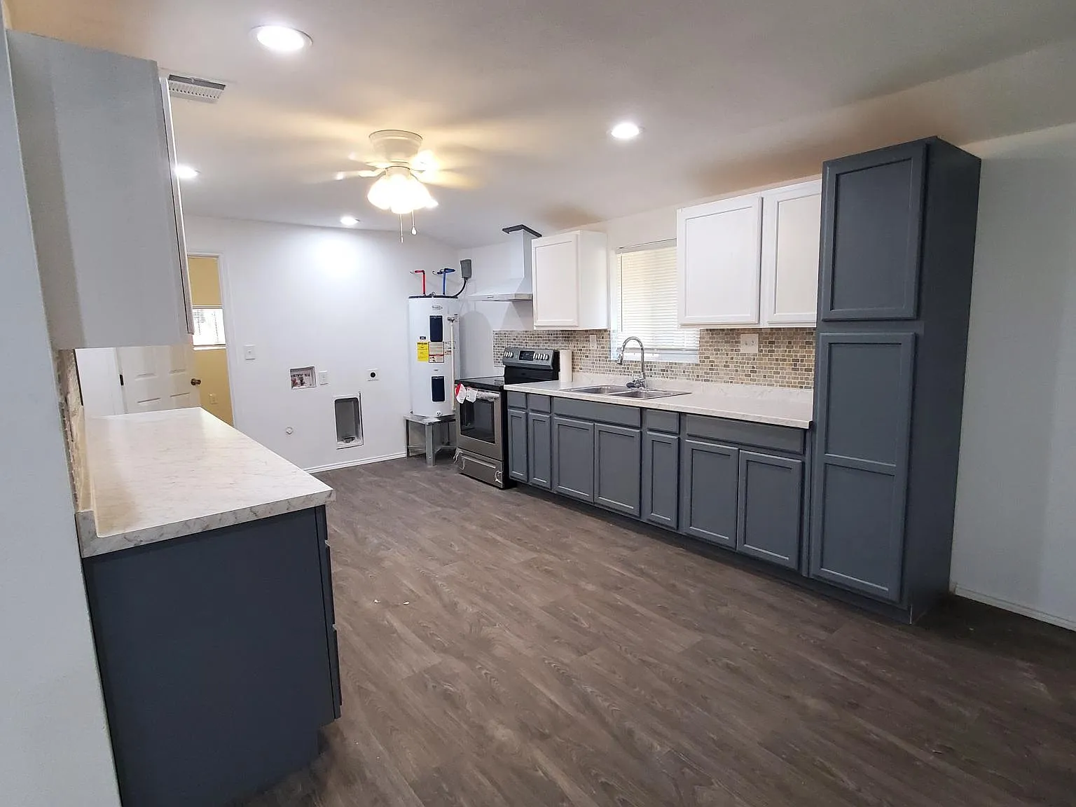 4419 Jamaica St — Photo 2