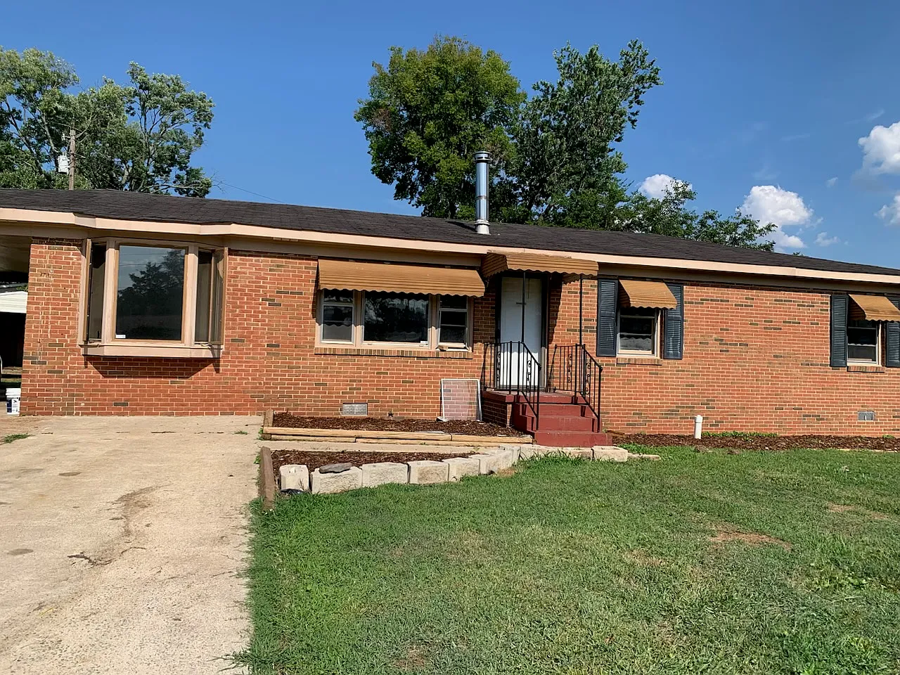 4 bed, 1325 sqft, $1,400 — Photo 1