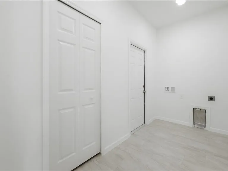 1018 Kent St E — Photo 21