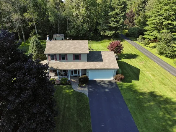 2131 Parrini Dr, Ontario, NY 14519