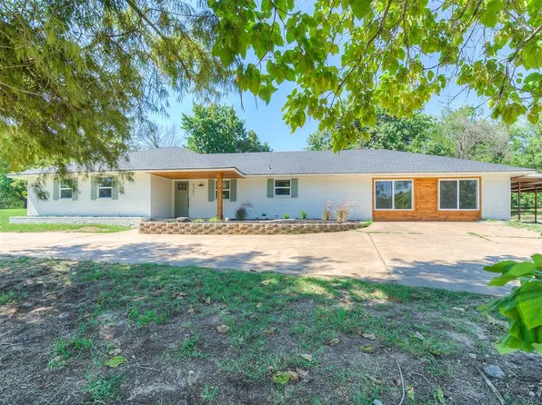 5361 Lakeview Dr, Harrah, OK 73045