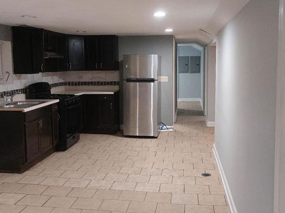 5th image of 430 N Leclaire Ave