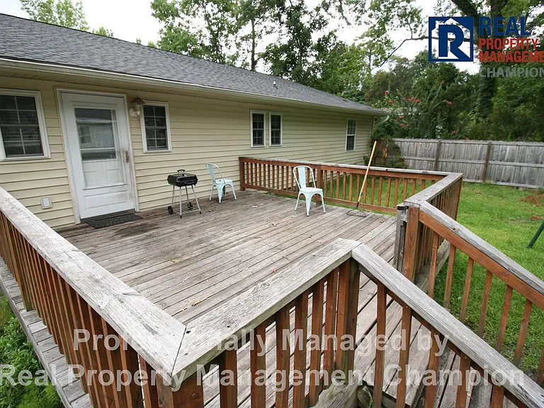 27 East Dr — Photo 24