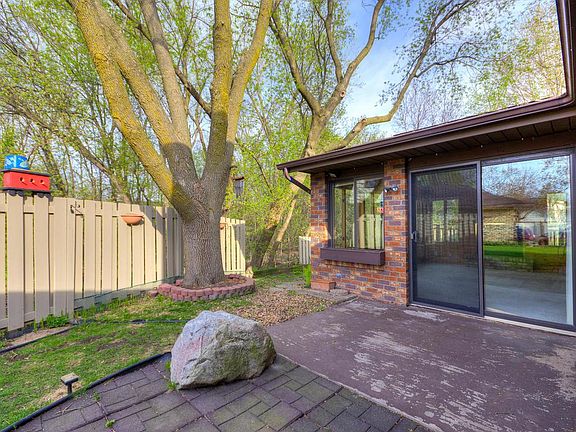 2nd image of 1244 Black Oaks Ln N