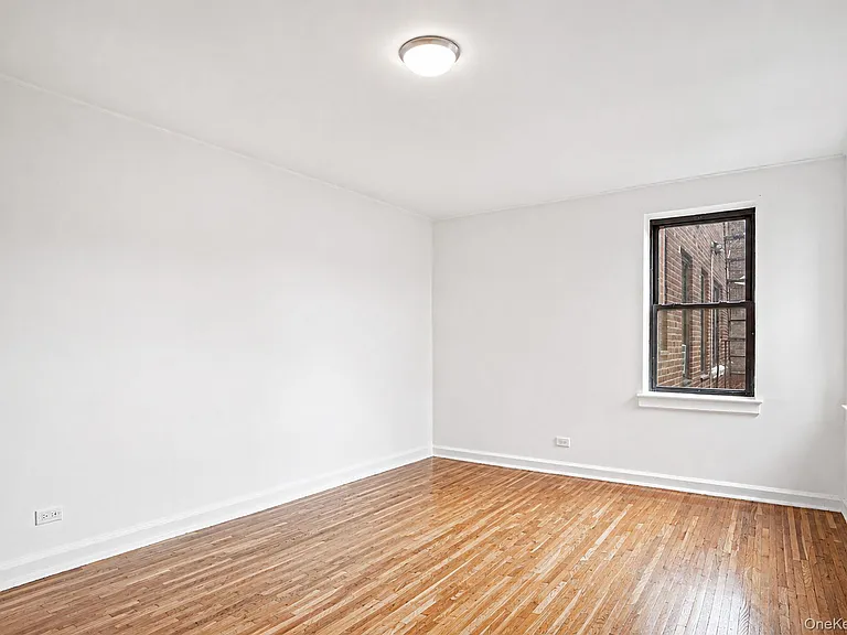 14350 Hoover Ave — Photo 4