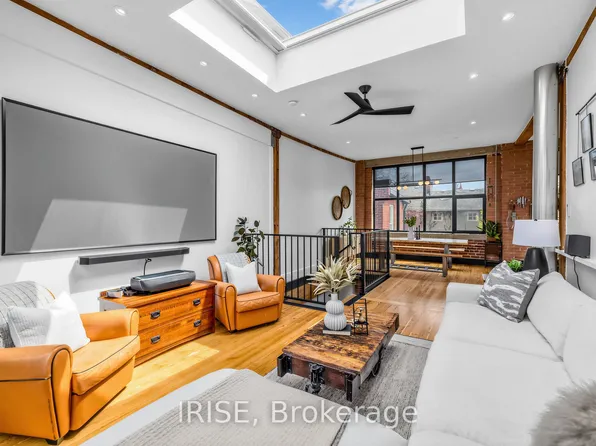 200 Clinton St #3, Toronto, ON M6G 2Y5