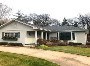 37 Windsor Dr, Oak Brook, IL 60523