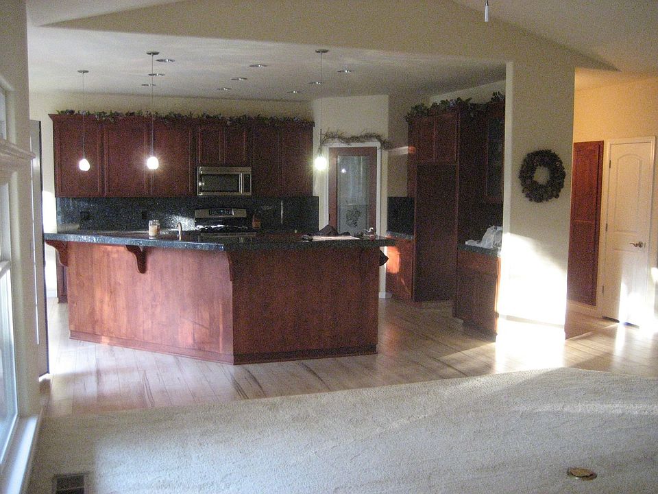 2nd image of 233 High Ridge Ave