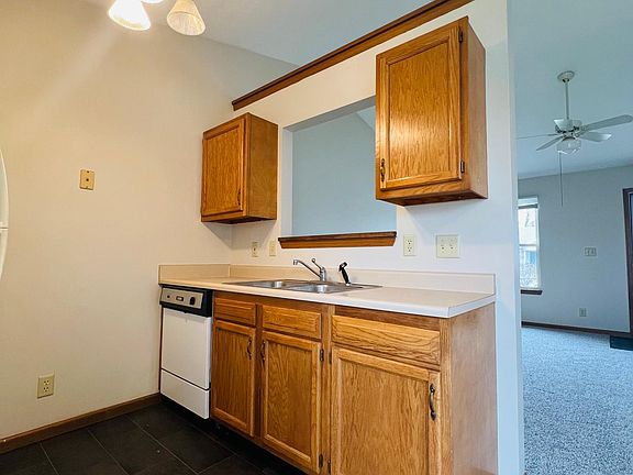 5th image of 2825 Plaza Ln