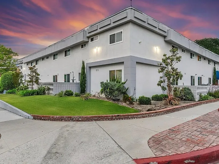 3505 Emerald St — Photo 6