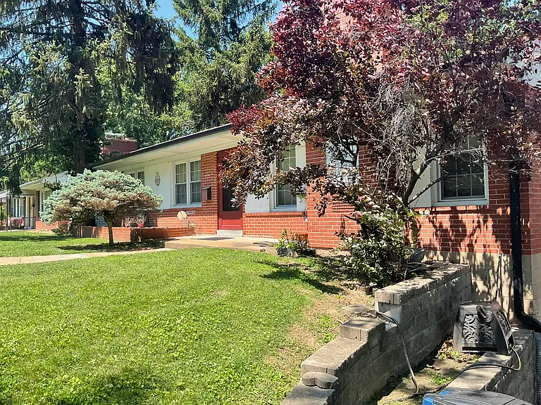 1116 E Parkedge Ln — Photo 5