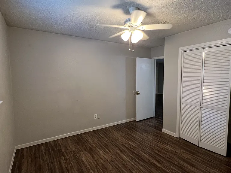 2106 Avenue K #4 — Photo 27