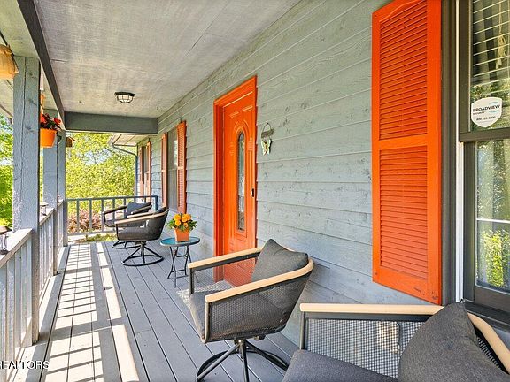 3rd image of 227 Lone Ridge Ln