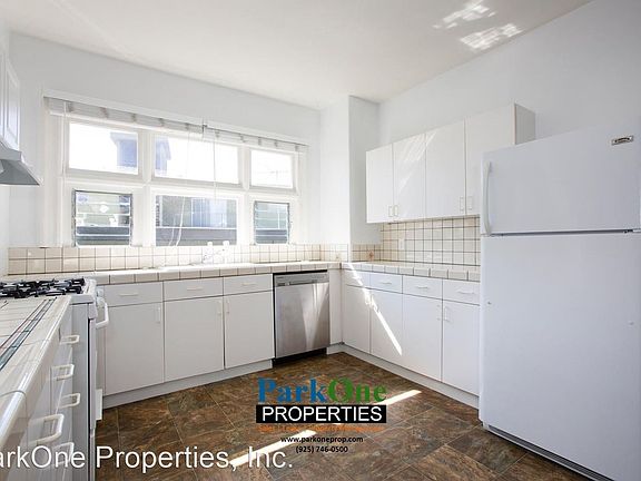 5th image of 215 Athol Ave #B