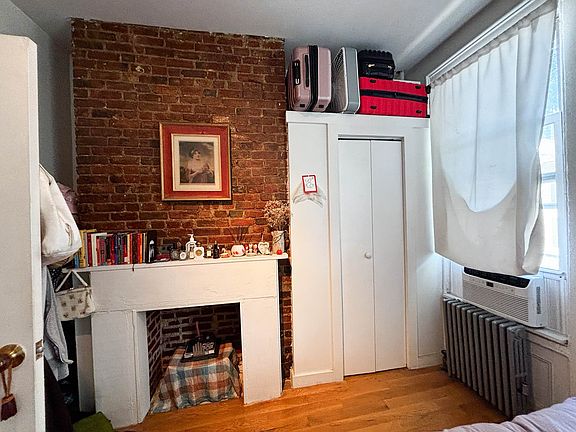 3rd image of 106 Huron St APT 2L
