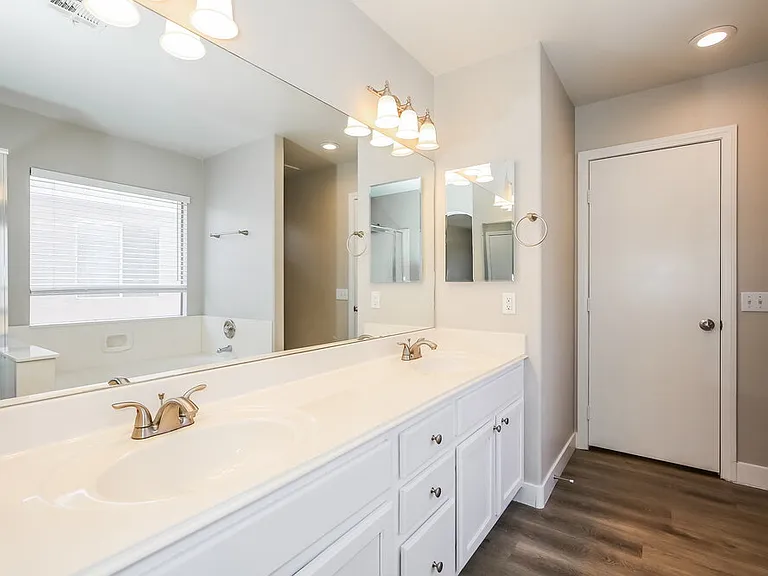1218 Cobble Lake Ave — Photo 11
