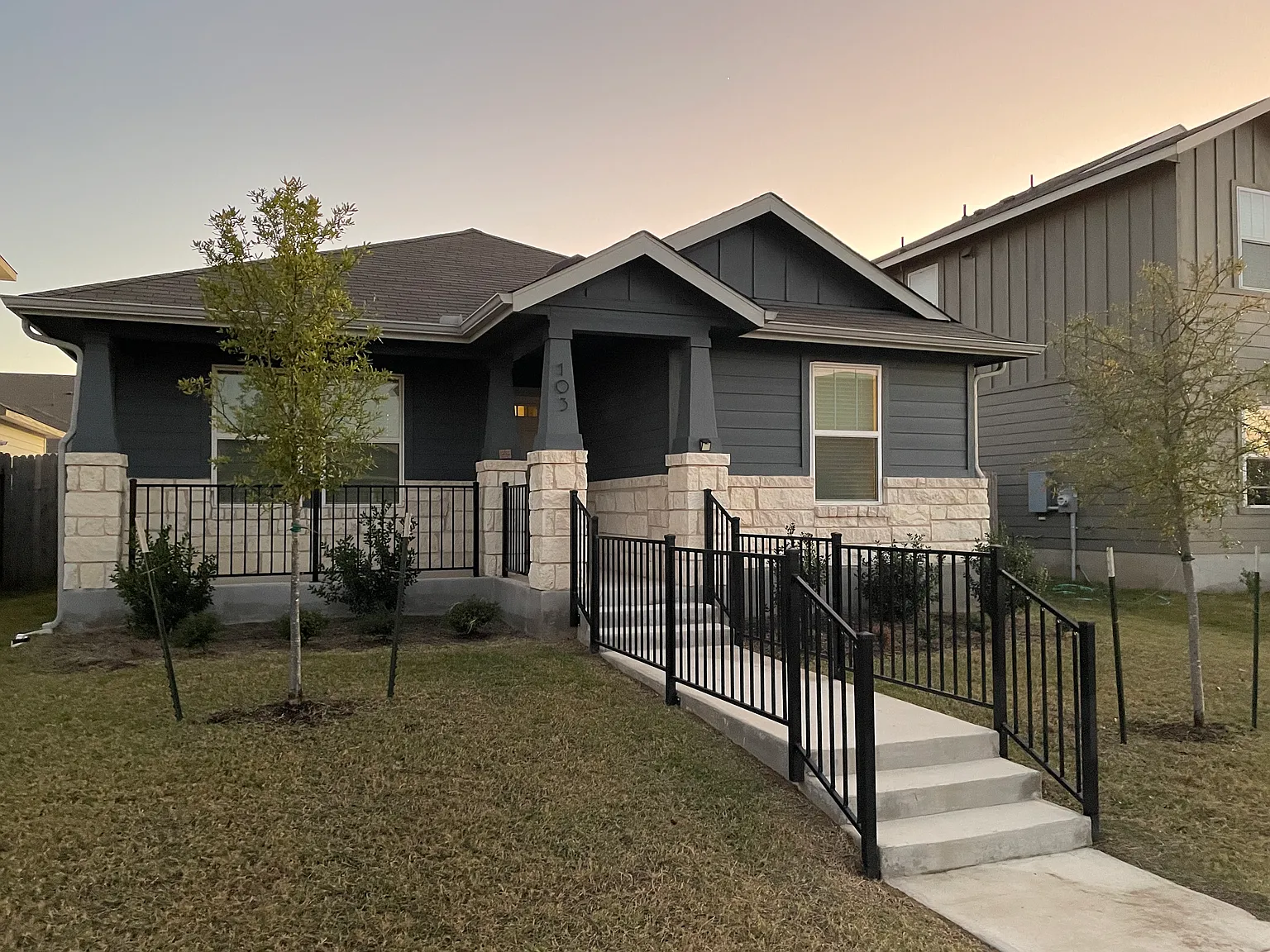 103 Oakdale Meadows Ln — Photo 1