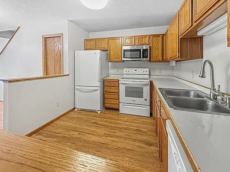 5308 Highpointe Dr — Photo 11