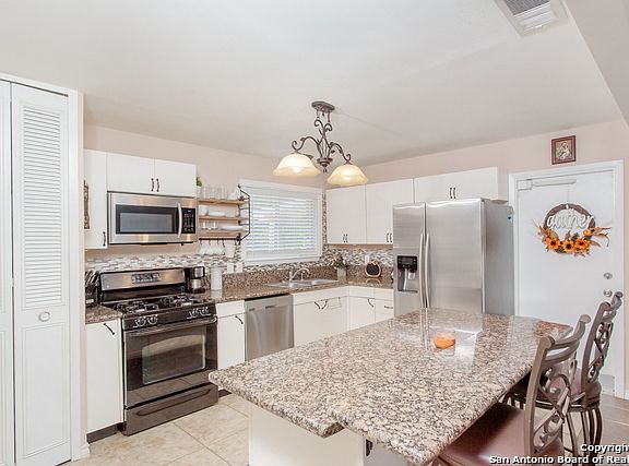 4th image of 8303 Castlecreek Dr