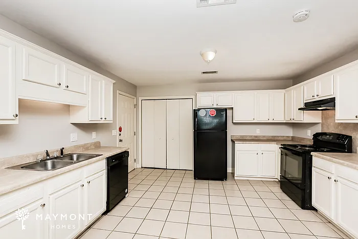 1556 Chelsea Ln — Photo 5
