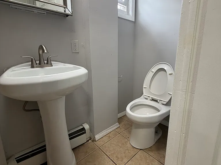 228 S 5th St #B2 — Photo 8