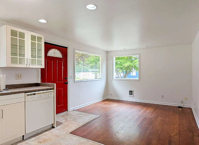 2 bed, 1.0 bath, 572 sqft, $1,500 — Photo 2