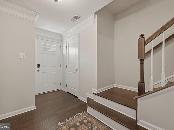 3rd image of 5812 Rochefort St