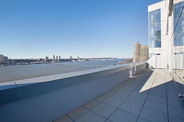 Rented by BLU Real Estate | media 17