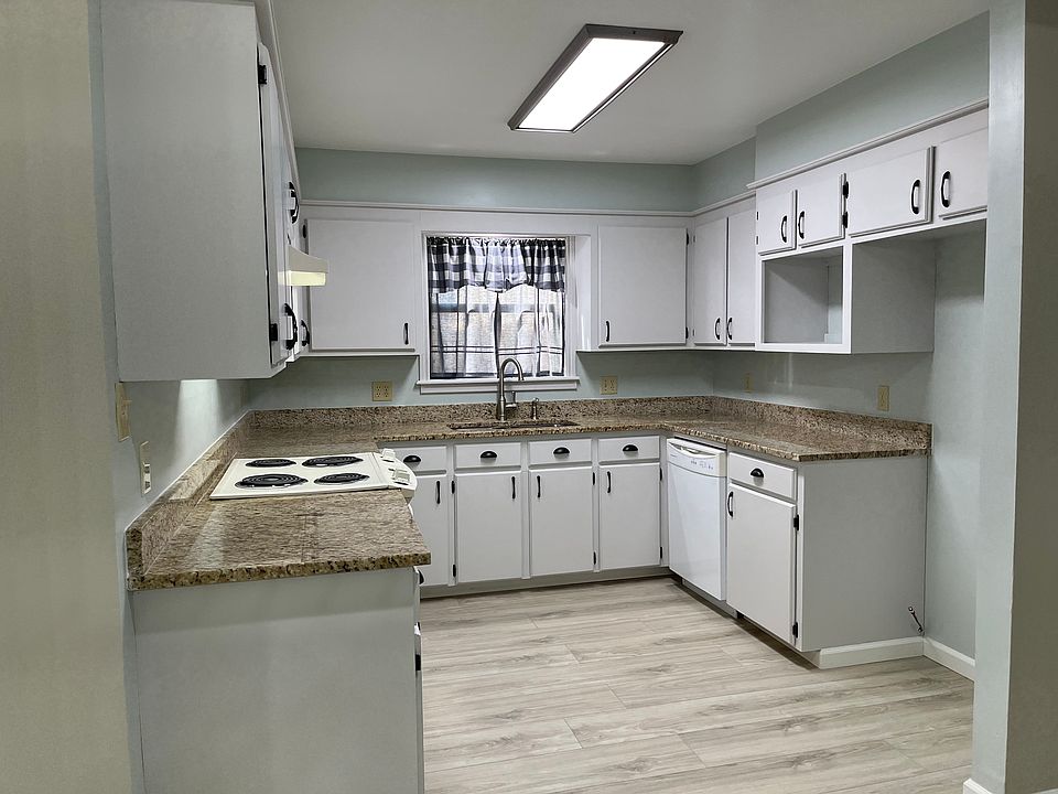 1st image of 30 Dogwood Ln #30