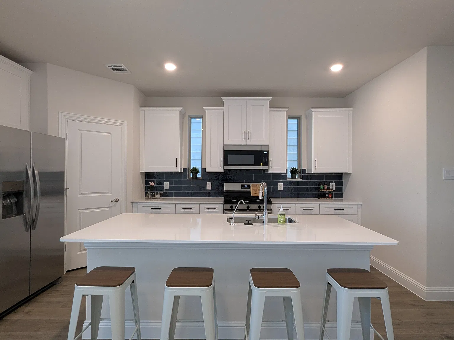 4 bed, 1727 sqft, $2,945 — Photo 4
