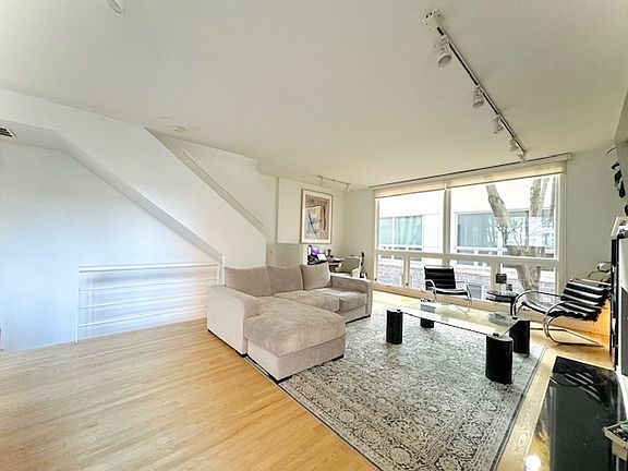 3rd image of 664 N Peoria St #6N