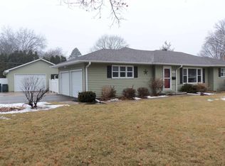 1070 S Hill Dr, Waterloo, IA