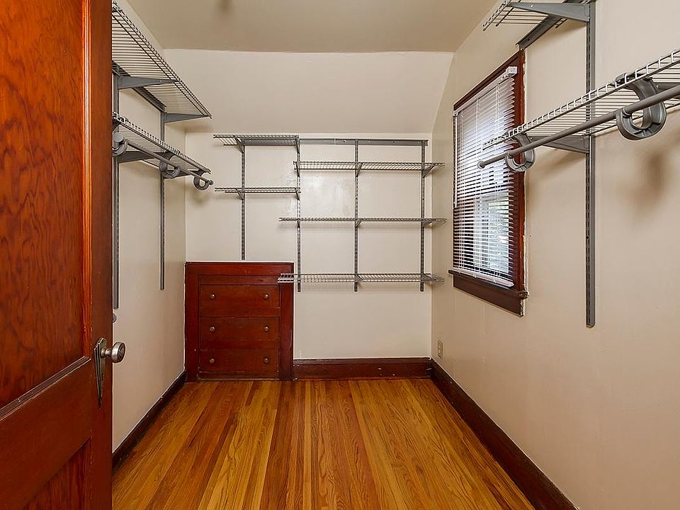 Walk in closet